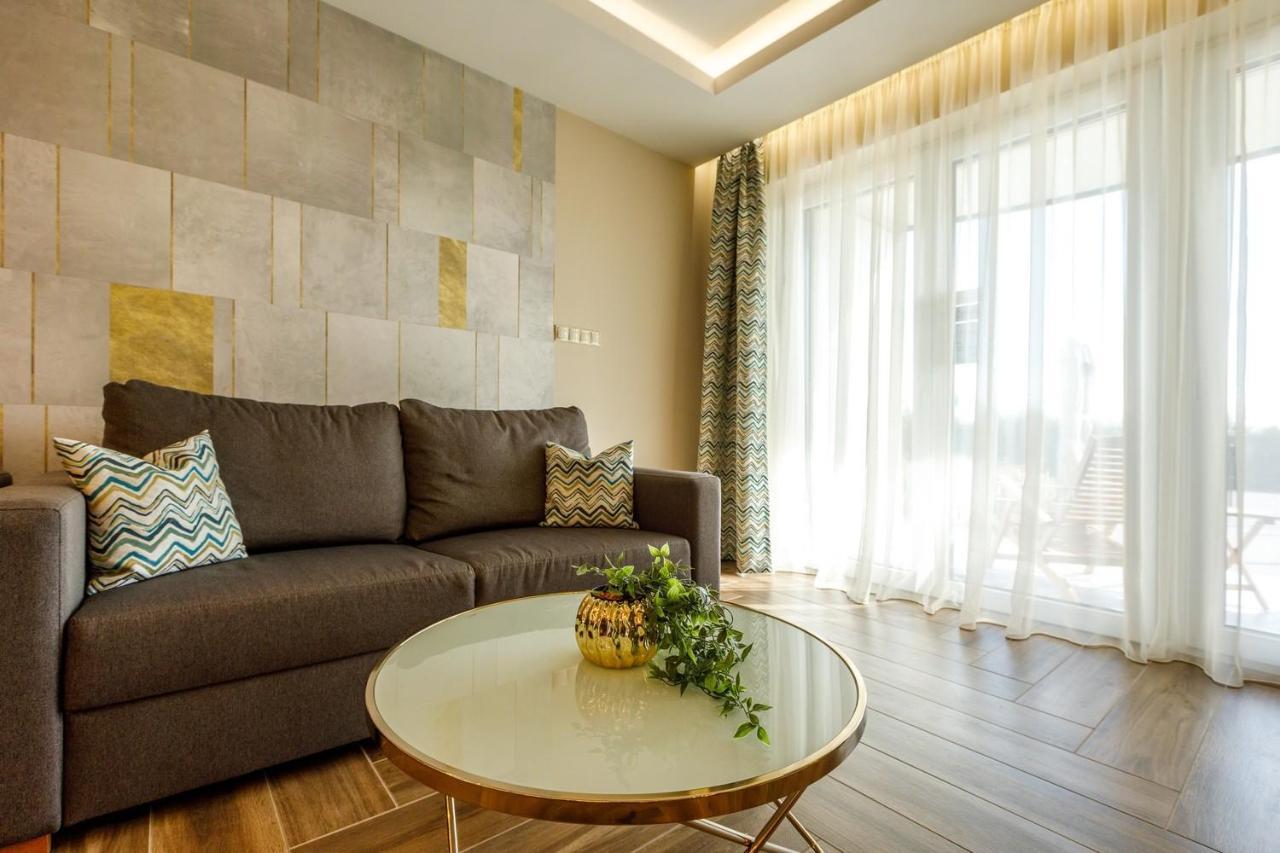 Royal Cafe Apartment